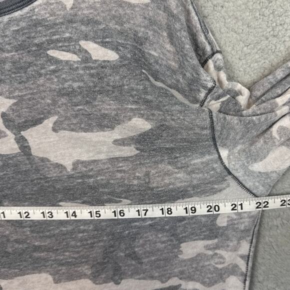 We The Free Arielle Camo Print Long Sleeve Tee Shirt Oversized Slouch Fit M Fall - Picture 5 of 10